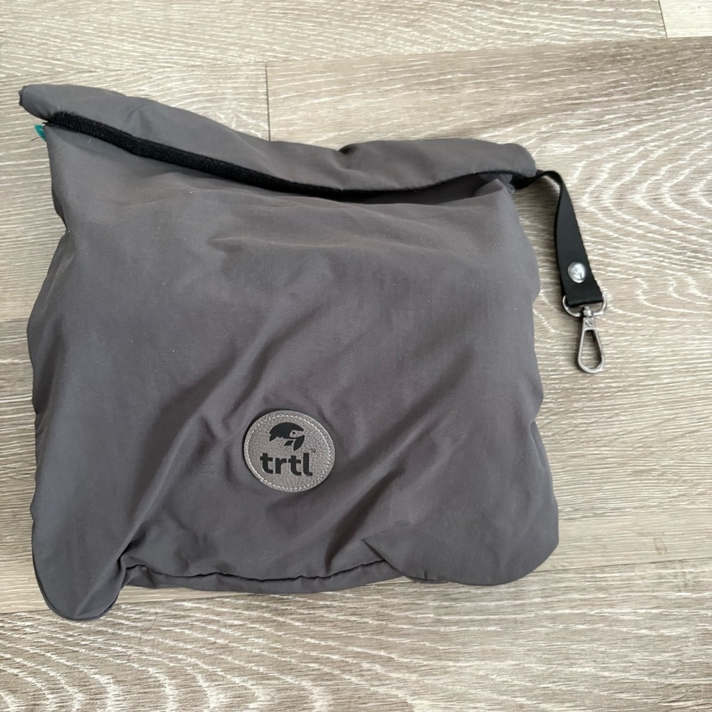 Trtl Travel Neck Pillow Wrap on Black with Carrying Bag - Picture 6 of 6